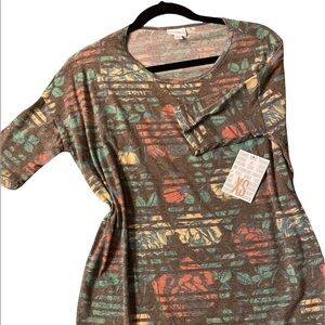 NWT LuLaRoe Irma top a loose, knit "high-low" tunic w/
fitted mid-length sleeves